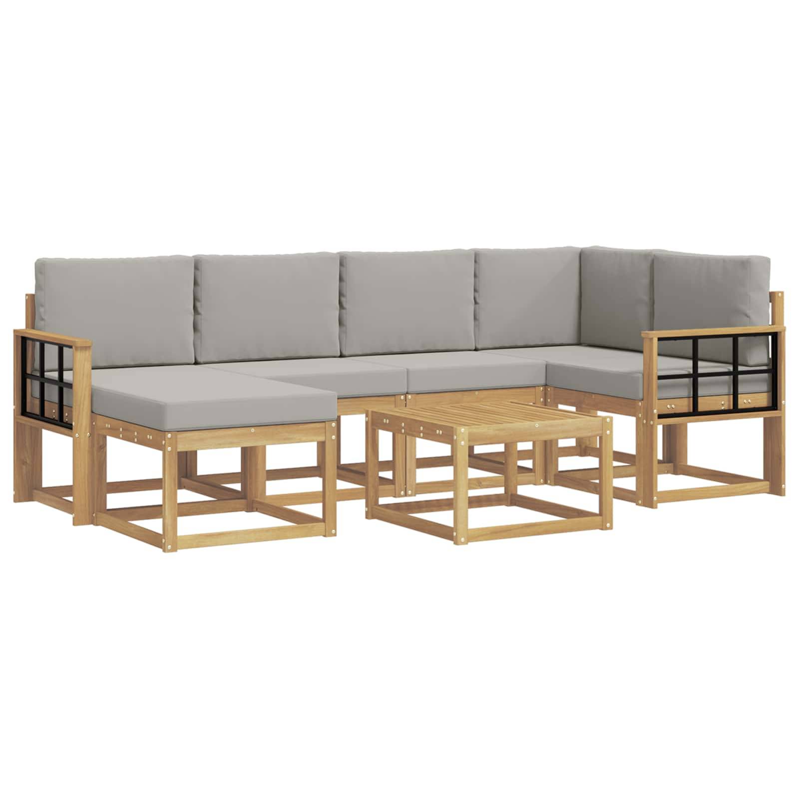 U-förmiges Outdoor-Lounge-Set mit hellem Holzrahmen, grauen Kissen und zwei passenden niedrigen Couchtischen auf weißem Hintergrund.