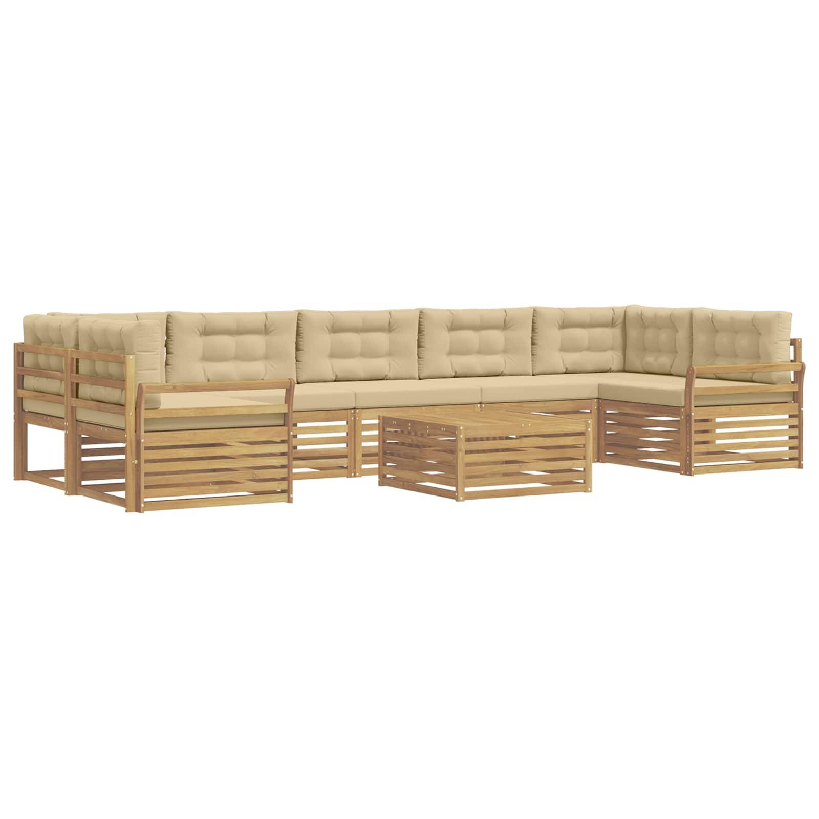 Outdoor-Ecksofa mit beigen Kissen und Holzlattenrahmen, in U-Form angeordnet mit passenden Couchtischen.