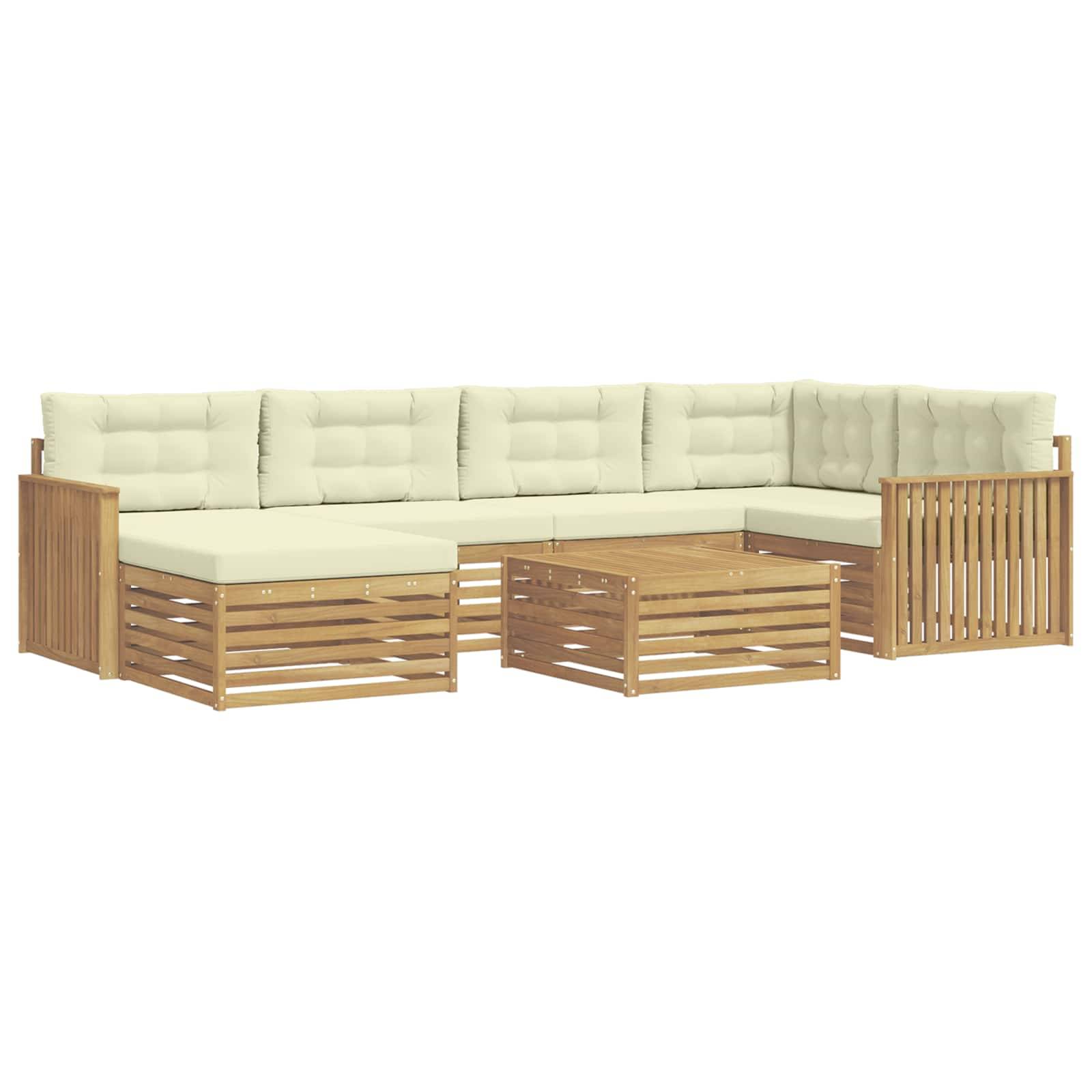 L-förmiges Außen-Ecksofa mit crèmefarbenen Kissen, Holzrahmen mit Latten und passendem Couchtisch auf weißem Hintergrund.