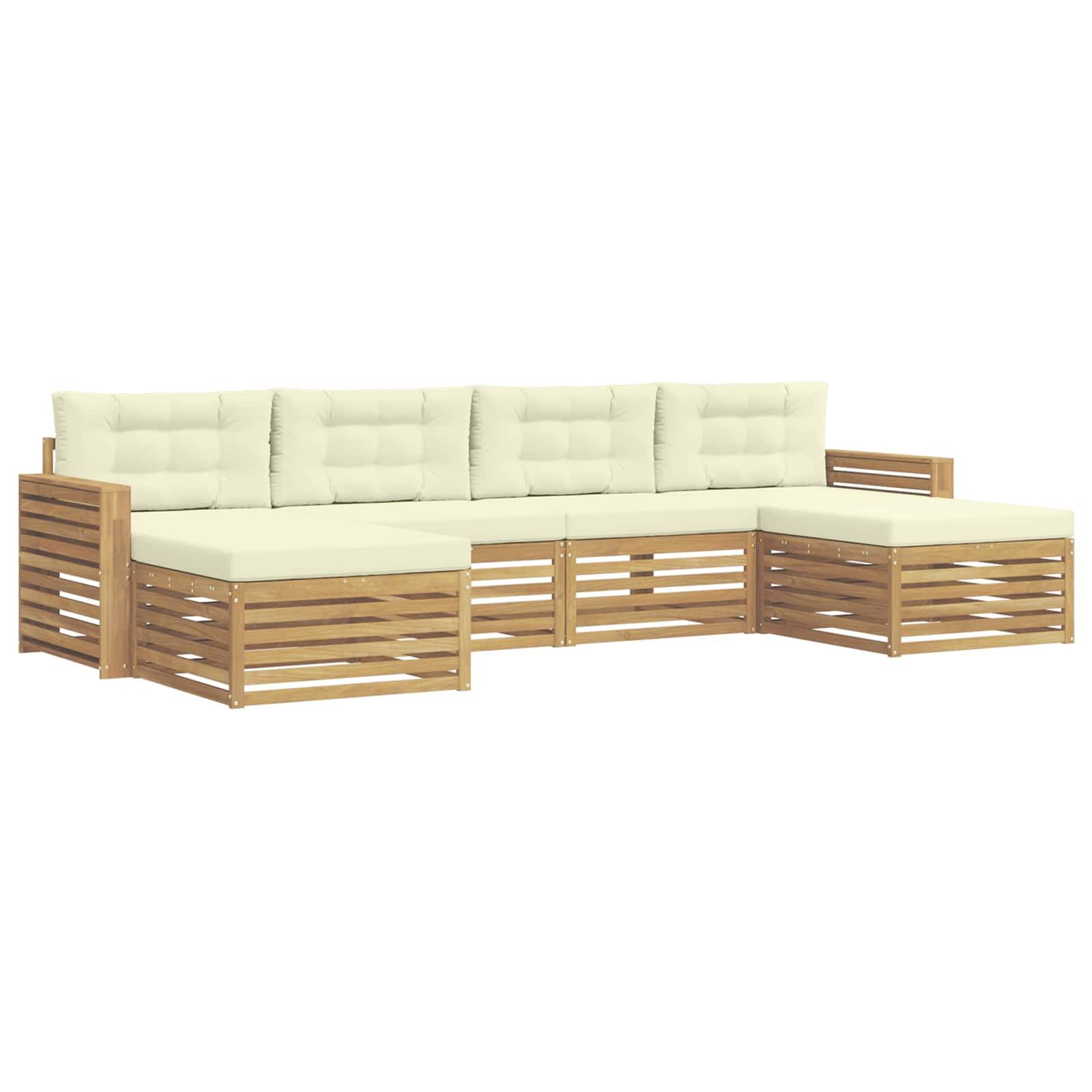 Outdoor-Ecksofa mit hellen Kissen und Holzlattenrahmen, einschließlich passendem Ecksofa-Tisch/Ottoman-Set.