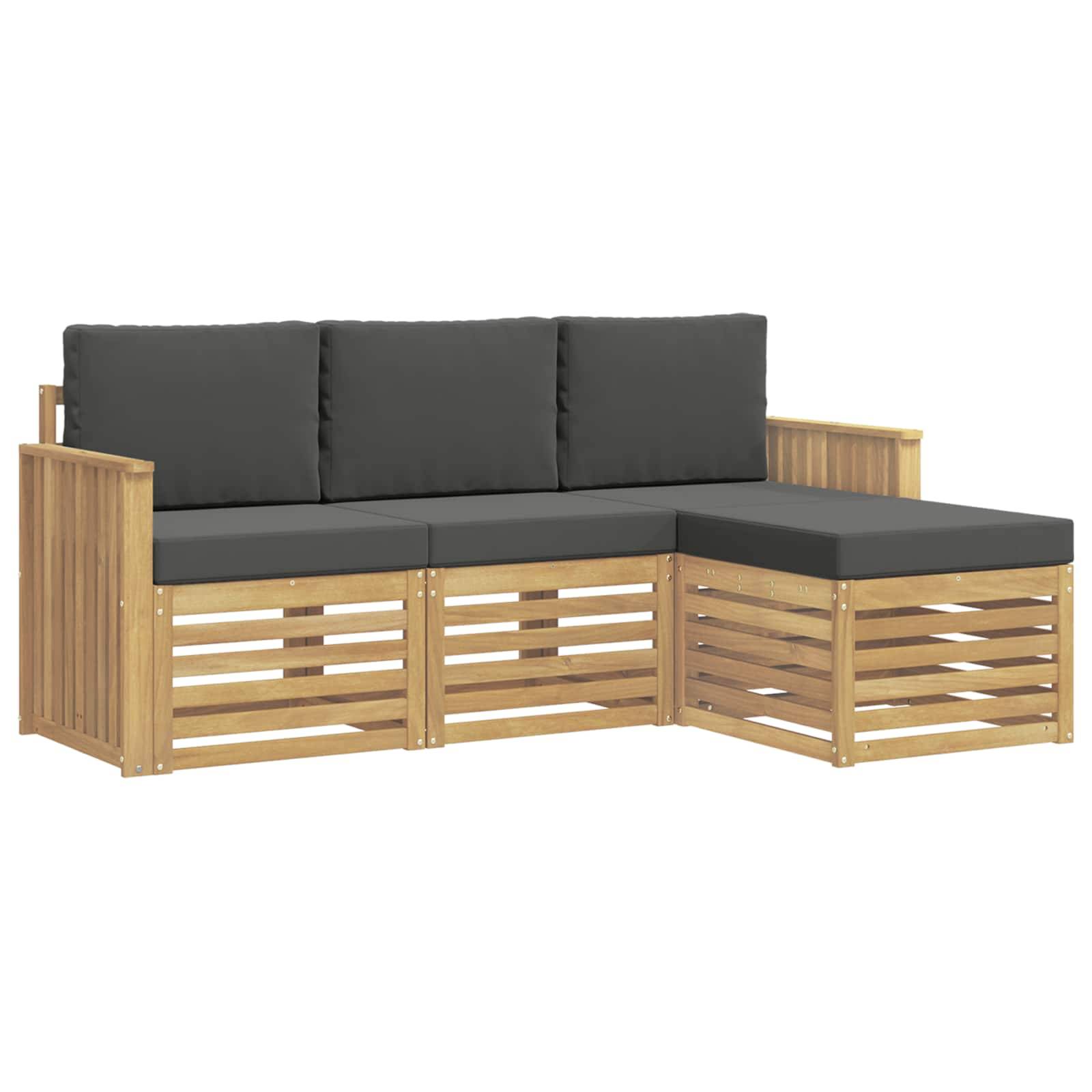 Outdoor-Modulsofa mit dunkelgrauen Kissen und hellem Holzlattenrahmen, einschließlich einer Chaiselongue auf der rechten Seite.
