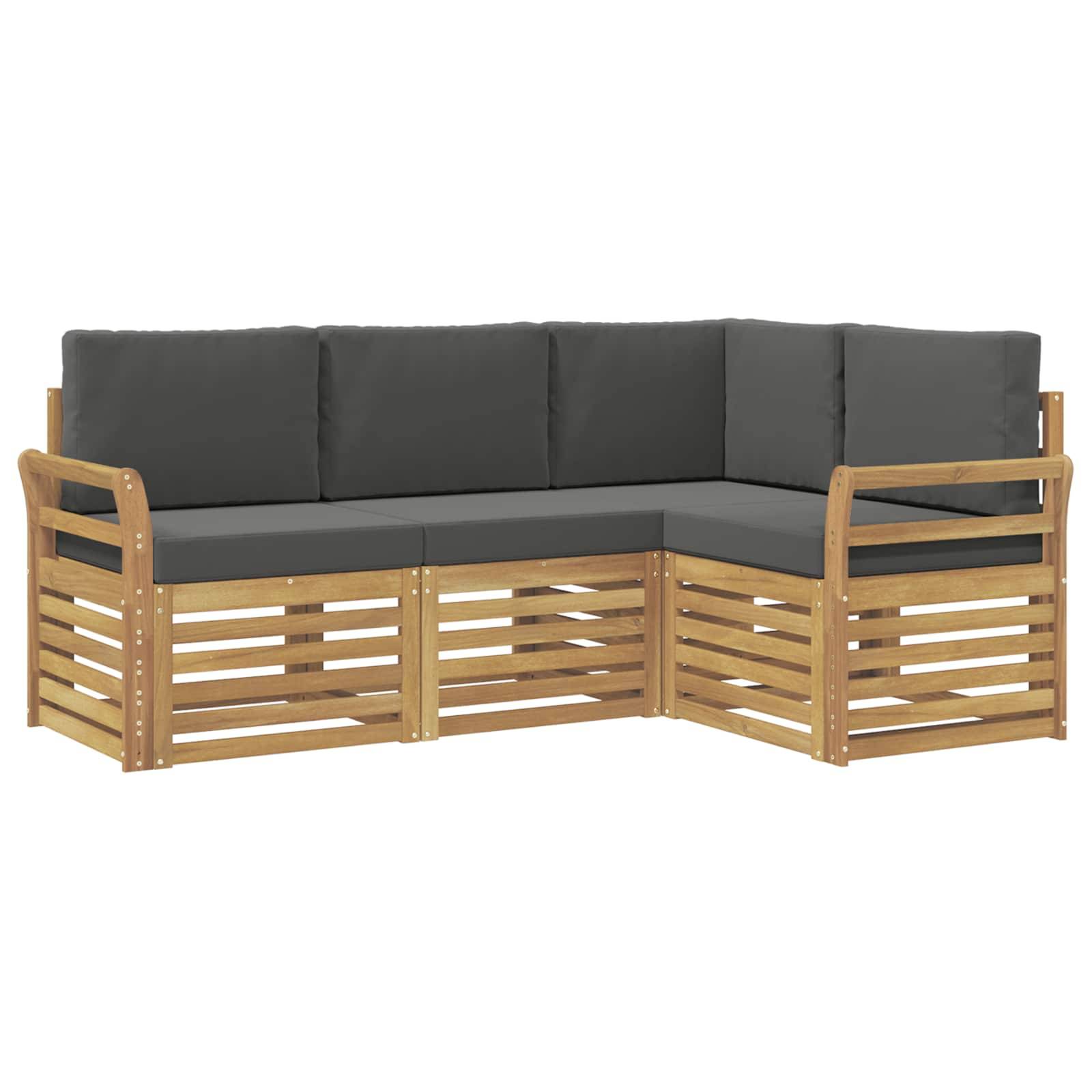 L-förmiges Outdoor-Sektionalsofa mit Holzrahmen, lamellierte Seitenwangen und dunkelgraue Kissen auf weißem Hintergrund.