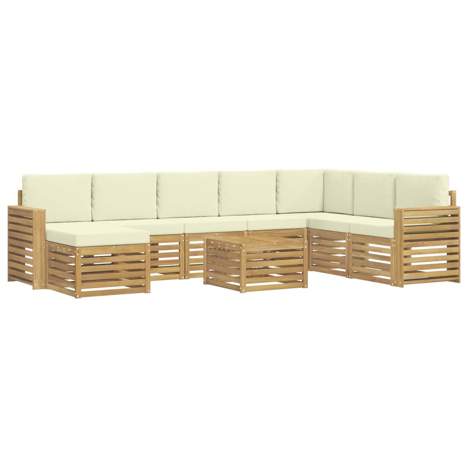 Sektionales Außensofa mit cremefarbenen Kissen und hellem Holzlattenboden, auf weißem Hintergrund dargestellt.