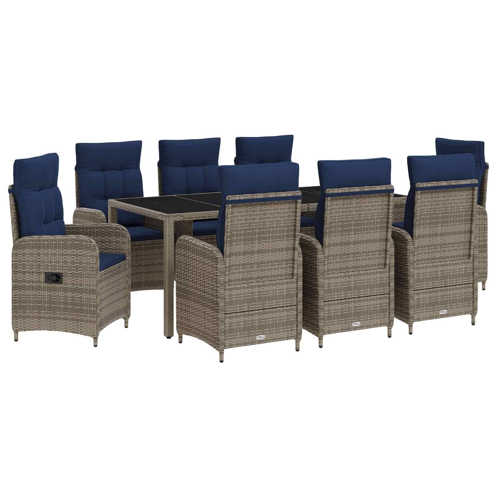 Outdoor-Rattanmöbel-Essgruppe mit einem rechteckigen Tisch und acht Stühlen mit blauen Kissen auf weißem Hintergrund.