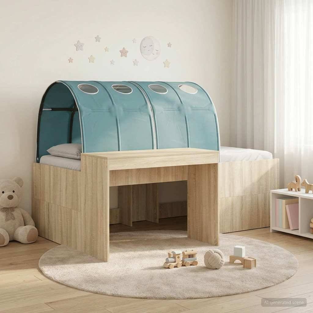 Kinderbett mit blauem Bogenhimmel und eingebautem Holzspielschreibtisch in einem hellen, minimalistischen Kinderzimmer.