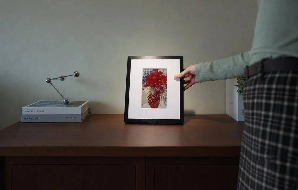 SwitchBot AI Art Frame 13,3", Digitaler Bilderrahmen mit 6-Farben E-Ink Display