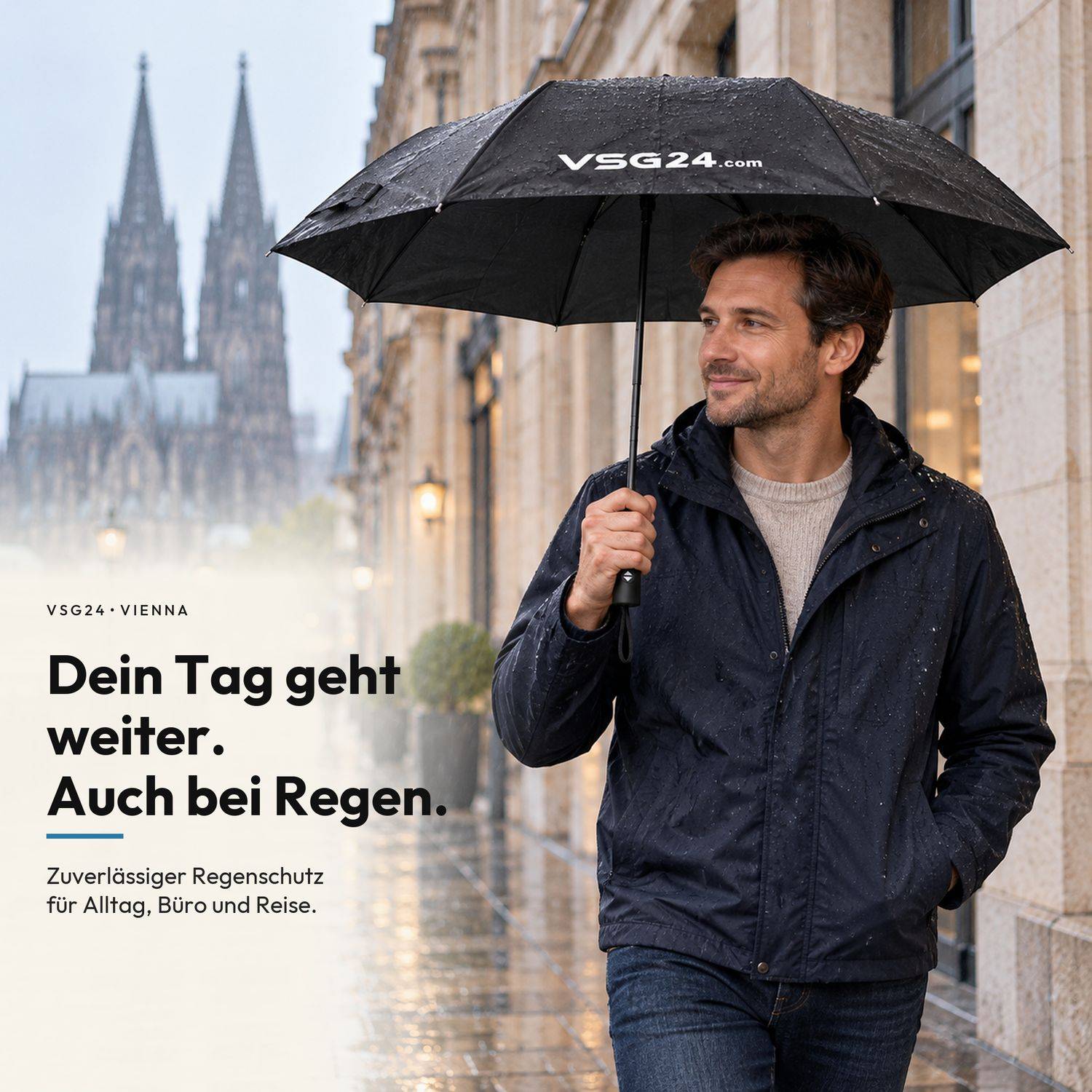 Mann unter einem VSG24.com-Regenschirm im regnerischen Wien, mit Kathedrale im Hintergrund und Anzeigentext: „Dein Tag geht weiter. Auch bei Regen."