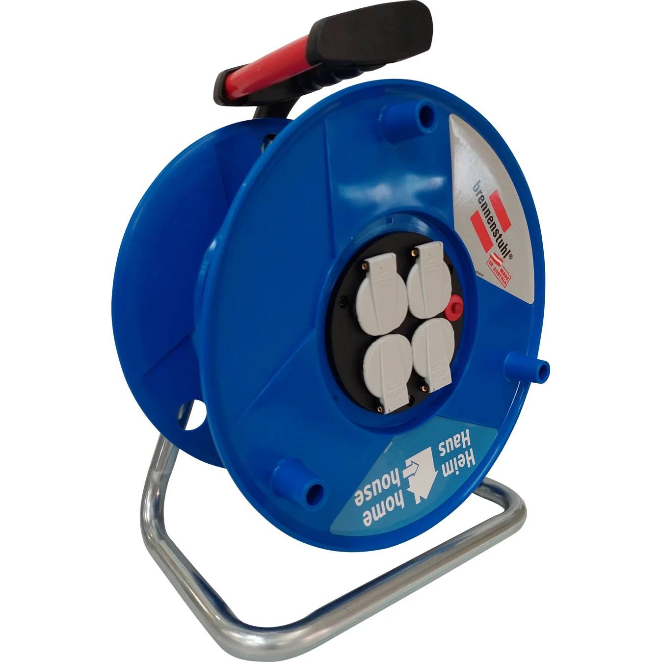 Blaue Kabelrolle auf einem Metallständer mit vier Steckdosen und rotem Griff, gekennzeichnet für die Verwendung im Haus.