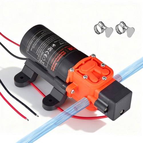 Elektrische Transferpumpe mit orangenem Gehäuse, schwarzem Motor, Ein- und Ausgangsschläuchen und zwei Schlauchschellen auf weißem Hintergrund.