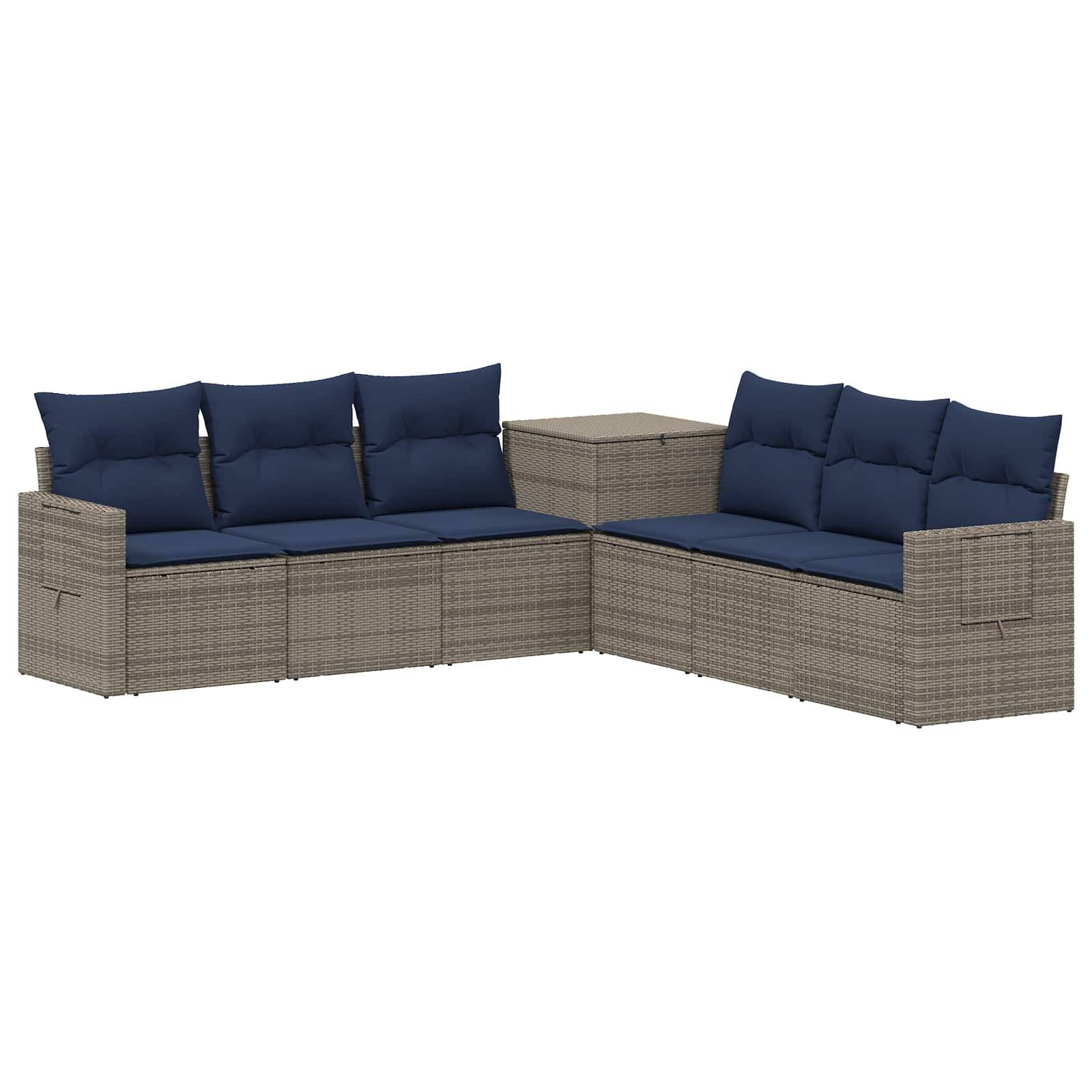 Outdoor-L-förmiges Sectional-Sofa-Set mit grauem Flechtrahmen, marineblauem Kissen und passendem Eckbeistelltisch auf weißem Hintergrund.