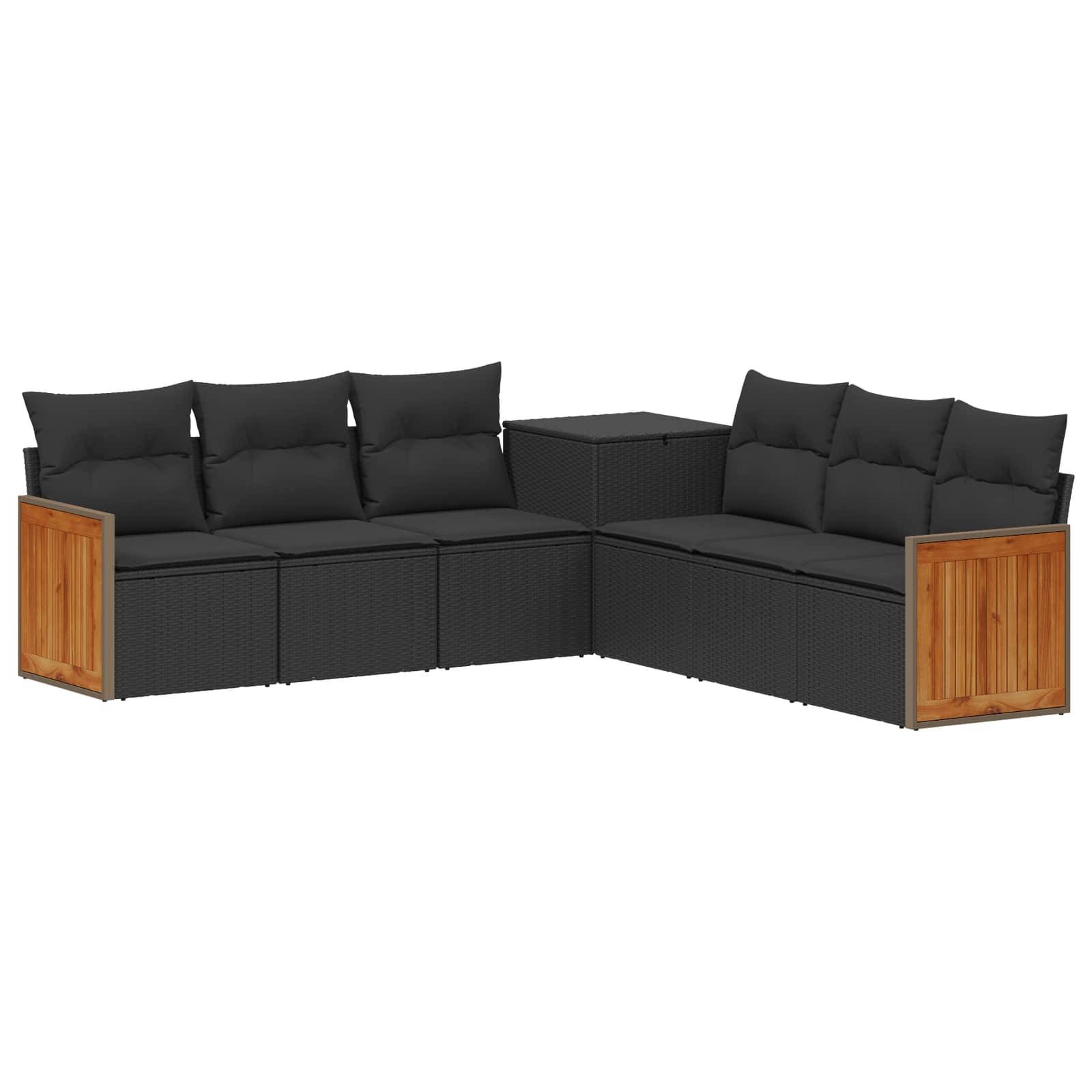 L-förmiges schwarzes Rattansofas mit Holzseitenpaneelen und passendem quadratischem Ecktisch.