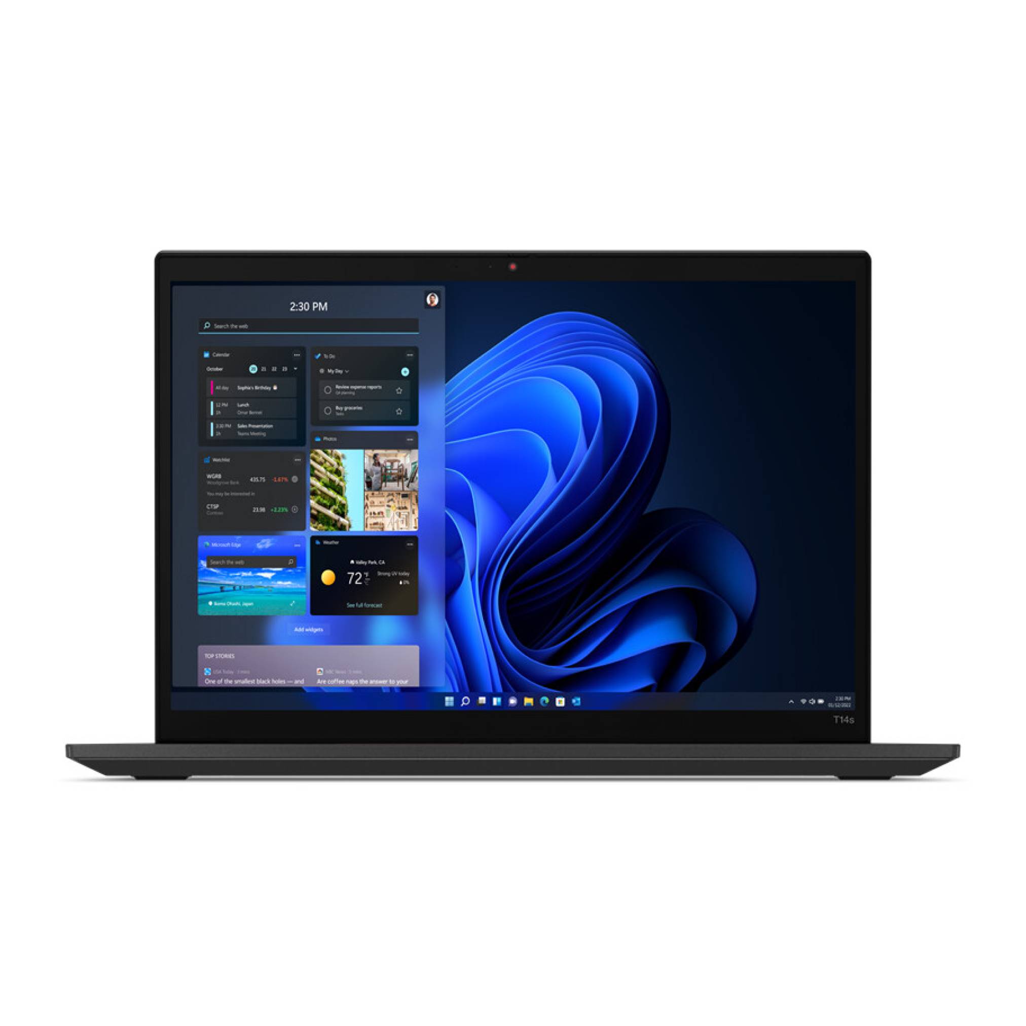 Ein Laptop, der den Windows 11-Desktop mit geöffnetem Startmenü und Widgets-Panel auf der linken Seite anzeigt, vor einem weißen Hintergrund dargestellt.