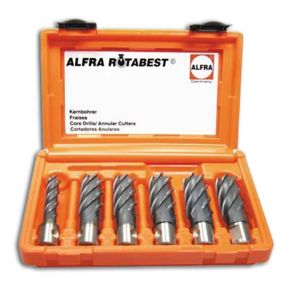 Orange-Koffer mit ALFRA ROTABEST Kernbohrern, der sechs Metallbohrer ordentlich angeordnet zeigt.