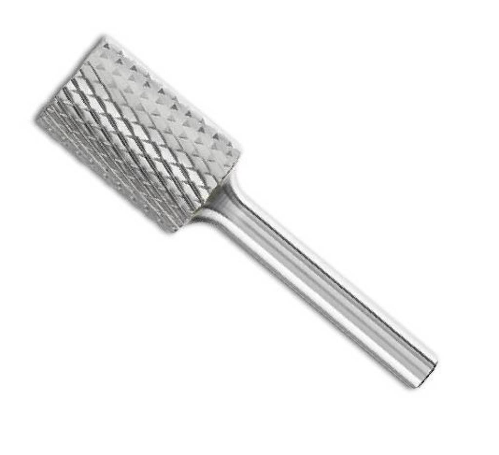 Nahaufnahme eines Hartmetall-Schleifstifts mit einem zylindrischen, strukturierten Schneidkopf und langem Metallschaft auf weißem Hintergrund.