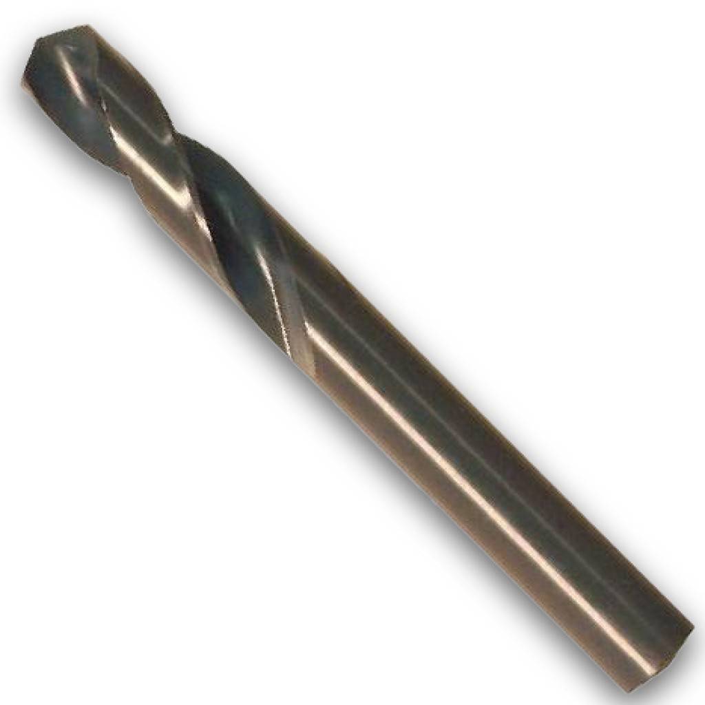 Nahaufnahme eines Metallbohrers mit spiralförmiger Schneidspitze auf weißem Hintergrund.