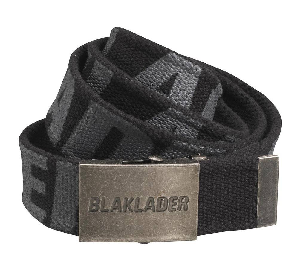 ProduktbeschreibungSchwarzer Textilgürtel mit aufgedrucktem modischen Bl�kläder-Logo. Antiksilberschnalle. Länge 125 cm und Breite 4 cm. In Grün