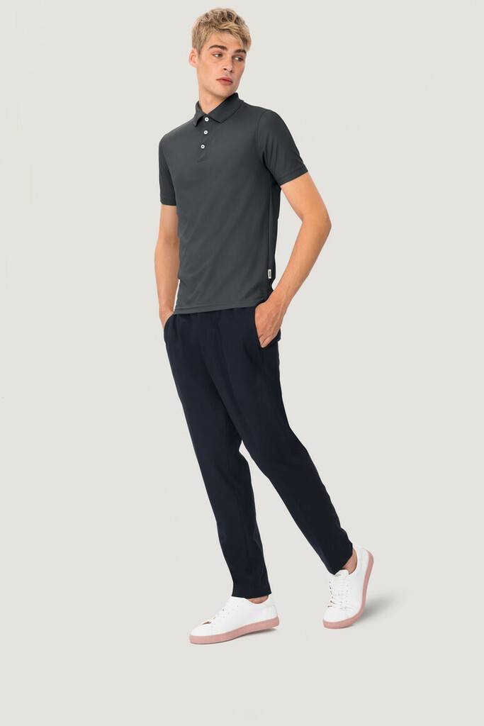 Funktionelles PoloshirtFunktionelles Poloshirt mit hochwertig verarbeiteter 3-Loch-Knopfleiste mit extra haltbar angenähten, bruchsicheren Knöpfen