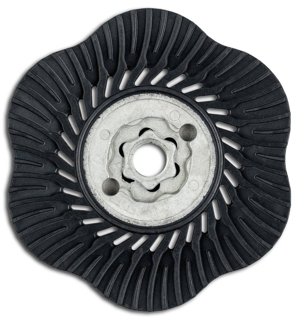 Nahaufnahme eines schwarzen kreisförmigen mechanischen Teils mit einer silbernen Nabe in der Mitte und radialen Rippen, dargestellt auf weißem Hintergrund.
