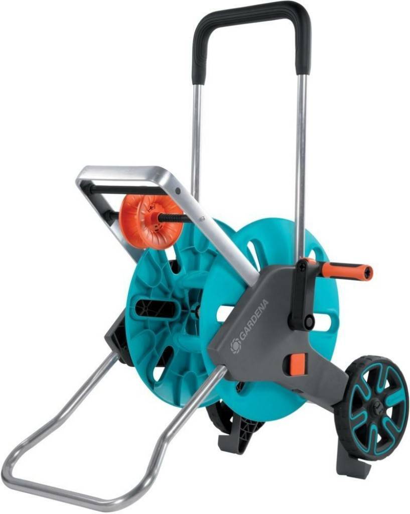 Schlauchwagen AquaRoll M EasyEine komfortable Lagerung des GartenschlauchsKick Stand-Funktion, maximale Standsicherheit dank ausklappbarem StandfußE