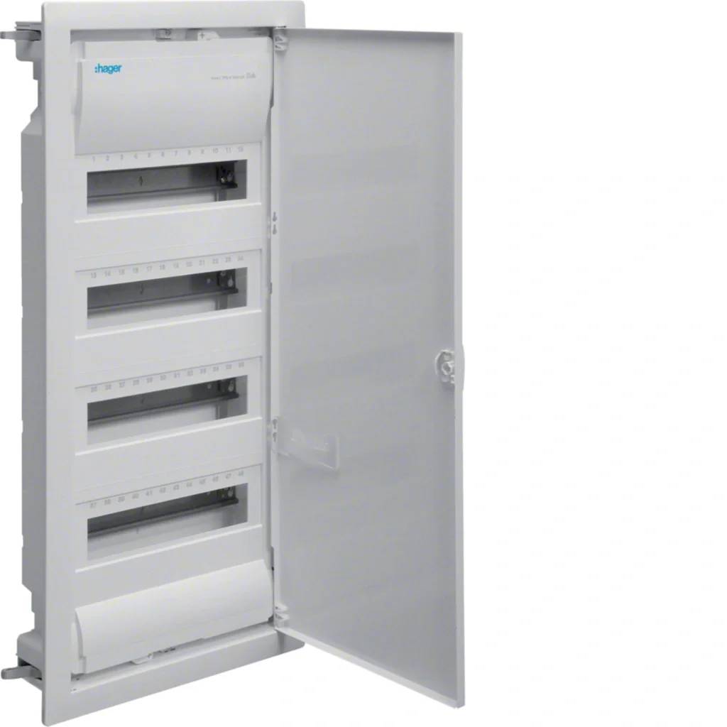 Offene Elektroschalttafel mit Tür und vier Schalterplätzen im Inneren
