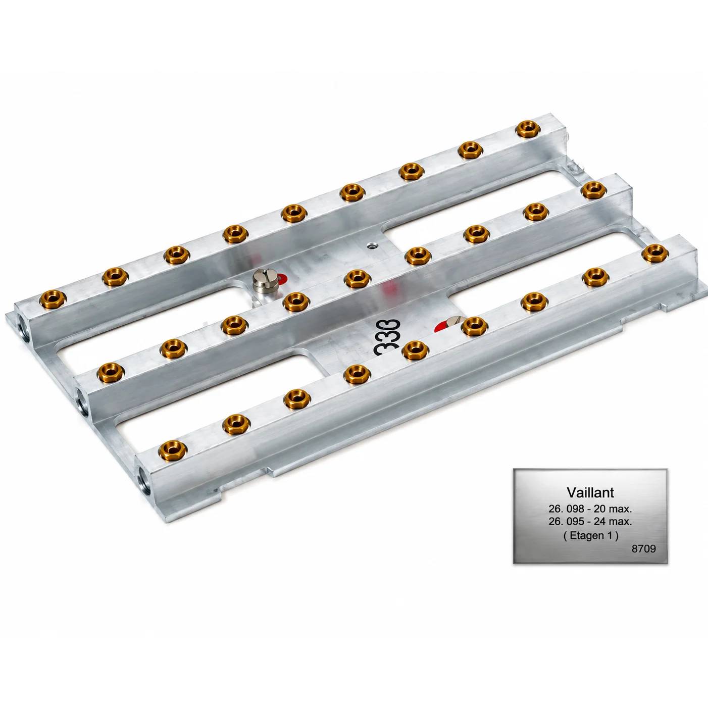 Drei silberfarbige Metallschienkomponenten mit Reihen von Messingbeschlägen und einem kleinen Etikett mit der Aufschrift „Vaillant