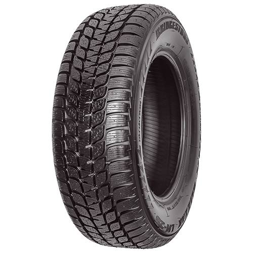Ein einzelner schwarzer Bridgestone-Reifen auf einfachem schwarzen Hintergrund, angewinkelt, um das Laufflächenmuster und die Seitenwandkennzeichnung zu zeigen.