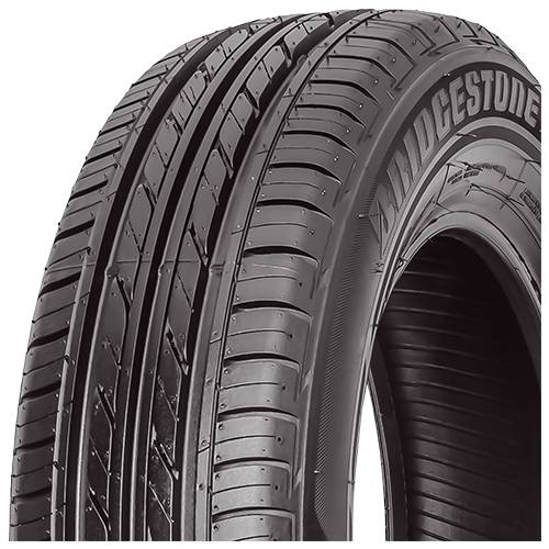 Nahaufnahme eines Bridgestone-Autoreifens, der das Profilmuster und das Seitenflankenbild auf schwarzem Hintergrund zeigt.