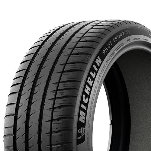 Nahaufnahme eines Michelin Pilot Sport Reifenprofils und der Seitenwand auf schwarzem Hintergrund.
