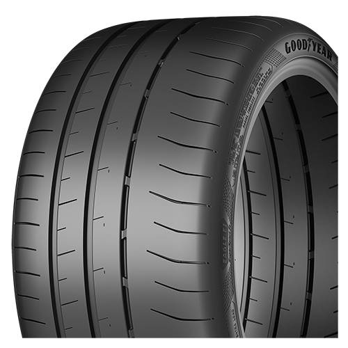 Nahaufnahme eines Goodyear-Hochleistungsautoreifens, der ein breites Profilmuster und Seitenwandbeschriftung auf schwarzem Hintergrund zeigt.