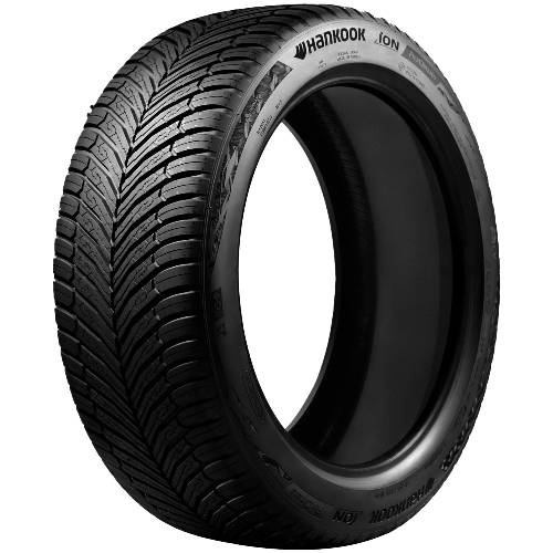 Schwarzer Hankook-Reifen in Profilansicht auf einfachem dunklem Hintergrund, wobei das Profilmuster und die Seitenwand-Markierung hervorgehoben werden.