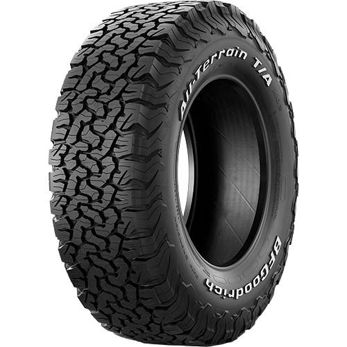 Ein schwarzer Geländereifen mit tiefem Profil, im Winkel auf einfachem dunklem Hintergrund dargestellt, mit den Bezeichnungen „All Terrain T/A