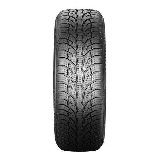 Einzelner Autoreifen von vorne vor schwarzem Hintergrund dargestellt, wobei das Profilmuster hervorgehoben wird.