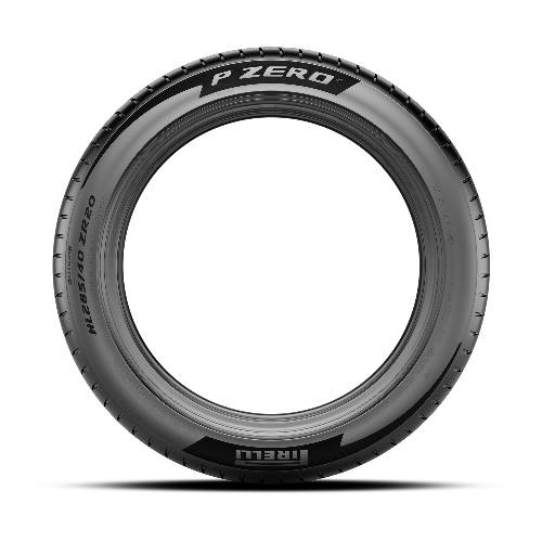 Vorderansicht eines schwarzen Pirelli P Zero Reifens mit offener, profilloser Kreisöffnung und Markenbeschriftung auf der Seitenwand.