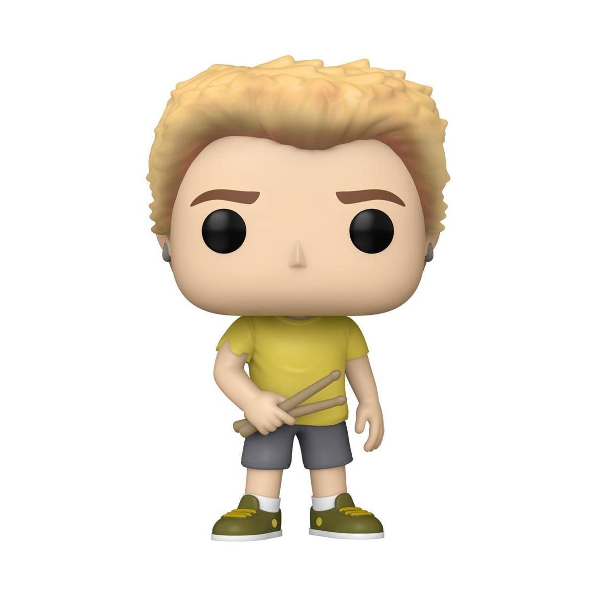 Stilisierte Vinyl-Figur eines blonden Jungen in einem gelben Hemd und grauen Shorts, der zwei Stöcke hält und auf weißem Hintergrund steht.