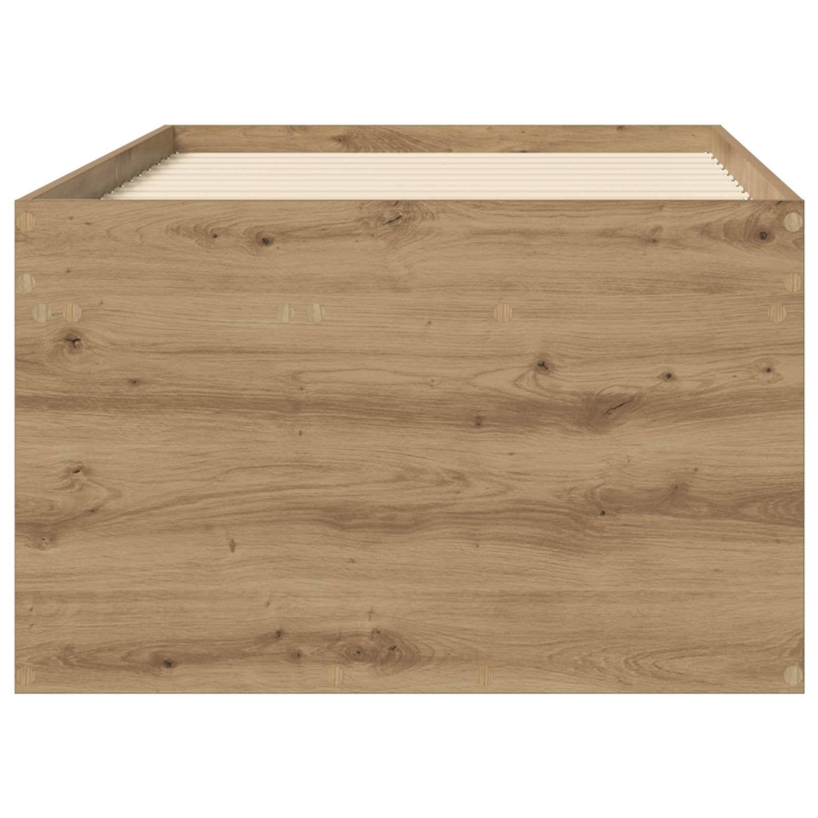 Holzbettrahmen oder Aufbewahrungsbox mit aufklappbarer Lamelltopp-Oberfläche, Vorderansicht auf weißem Hintergrund.