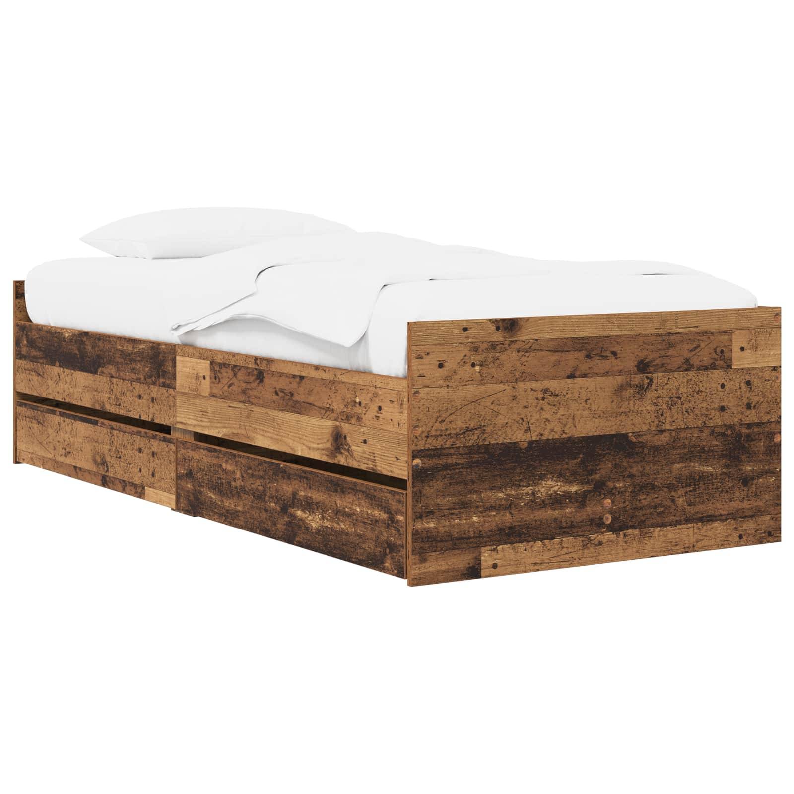 Rustikales Holzbettgestell mit weißer Matratze und Kissen auf weißem Hintergrund.