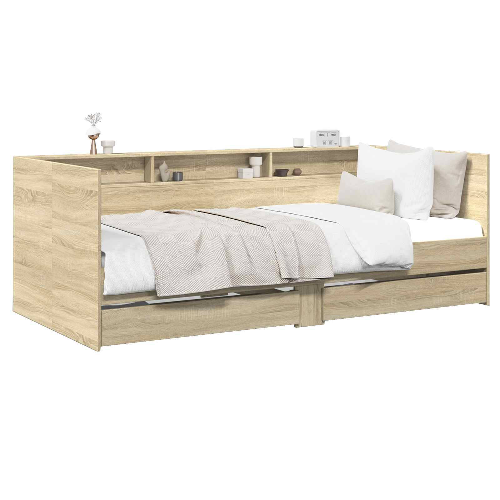 Helles Holztagesbett mit integrierten Regalen, weiße Bettwäsche und Kissen, dargestellt in einem Studio-Produktbild.