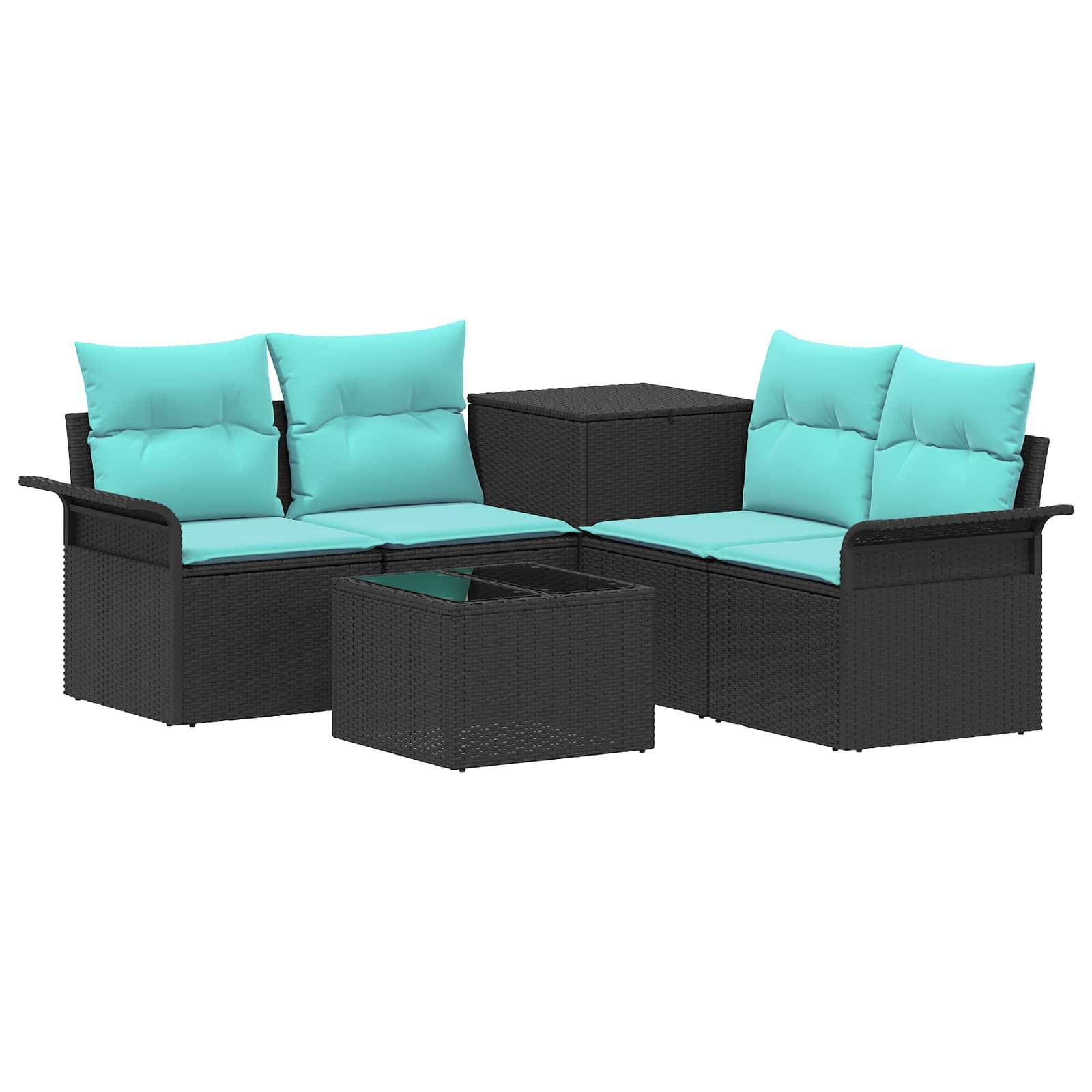 Schwarzes Rattansofa-Outdoor-Eckset mit türkisfarbenen Kissen und passendem quadratischem Tisch auf weißem Hintergrund.