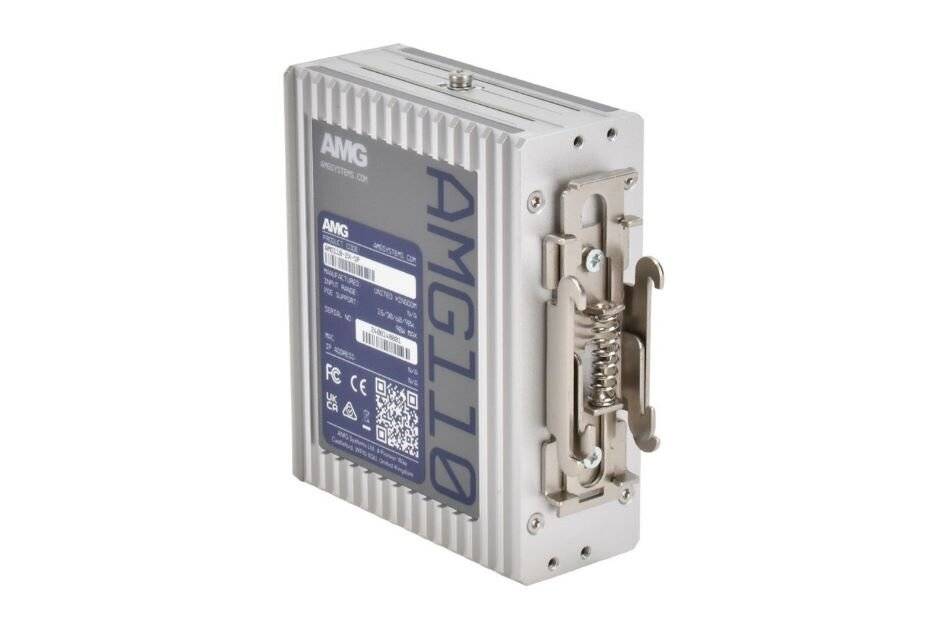Silberfarbenes Industrie-Elektronikmodul mit geripptem Metallgehäuse, gekennzeichnet mit AMG110, in Dreiviertelperspektive vor weißem Hintergrund gezeigt.