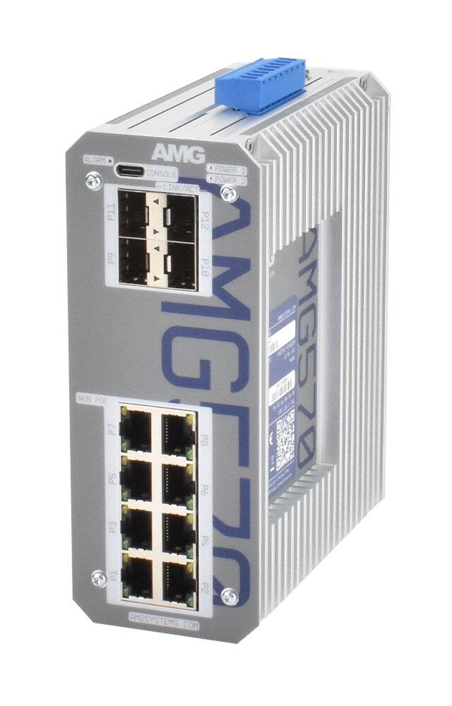Industrielles AMG-Netzwerk-Schaltermodul mit acht Ethernet-Anschlüssen und blauem Anschluss auf der Oberseite, vor weißem Hintergrund dargestellt.
