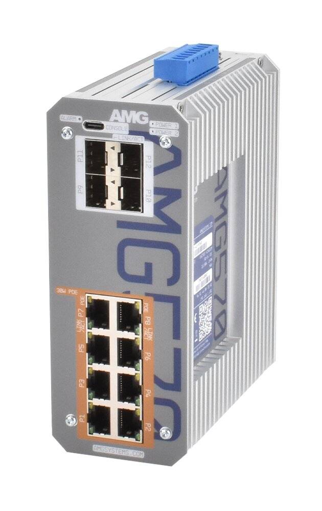 Industrieller AMG-Netzwerk-Switch mit mehreren Ethernet-Anschlüssen und blauem Stromstecker, isoliert auf weißem Hintergrund dargestellt.