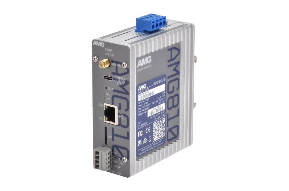 Industrielles AMG 810 Kommunikationsmodul mit Ethernet-Anschluss, Antennenverbinder und blauem Schraubklemmblock, dargestellt auf weißem Hintergrund.