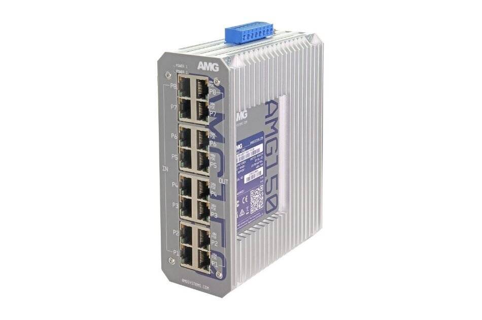 Industrieller AMG-Schalter mit acht Ethernet-Anschlüssen und blauem Stromstecker, dargestellt in einem silbernen Metallgehäuse auf weißem Hintergrund.