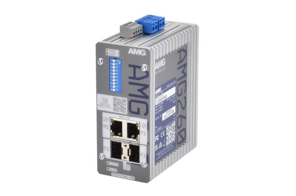 Industrielles AMG-Netzwerkgerät mit vier Ethernet-Anschlüssen, blauen und grauen Steckverbindern und Status-LED-Anzeigen, dargestellt auf weißem Hintergrund.