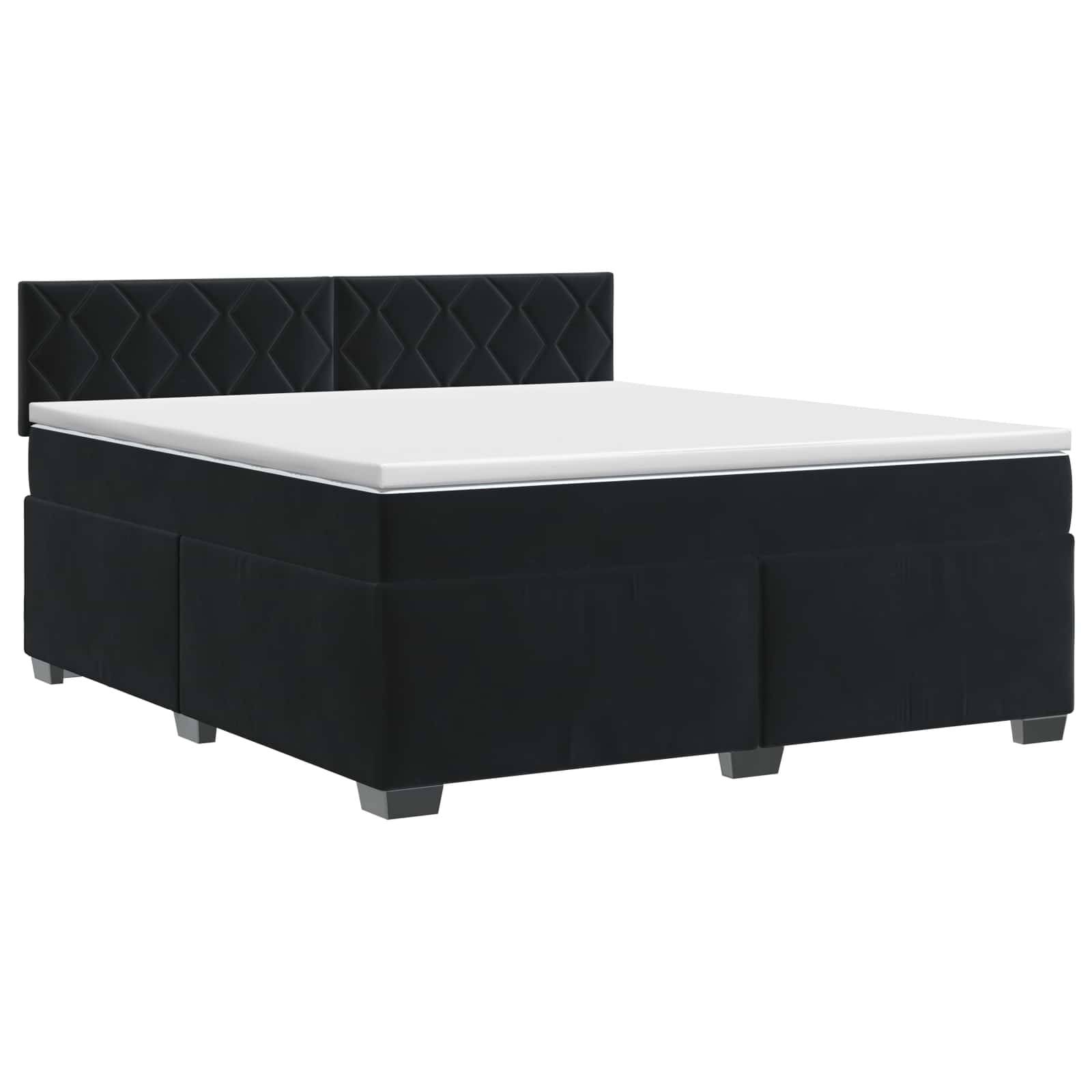 Schwarzes gepolstertes Bett mit hohem gestepptem Kopfteil und weißer Matratze auf einfachem Studio-Weiß-Hintergrund.
