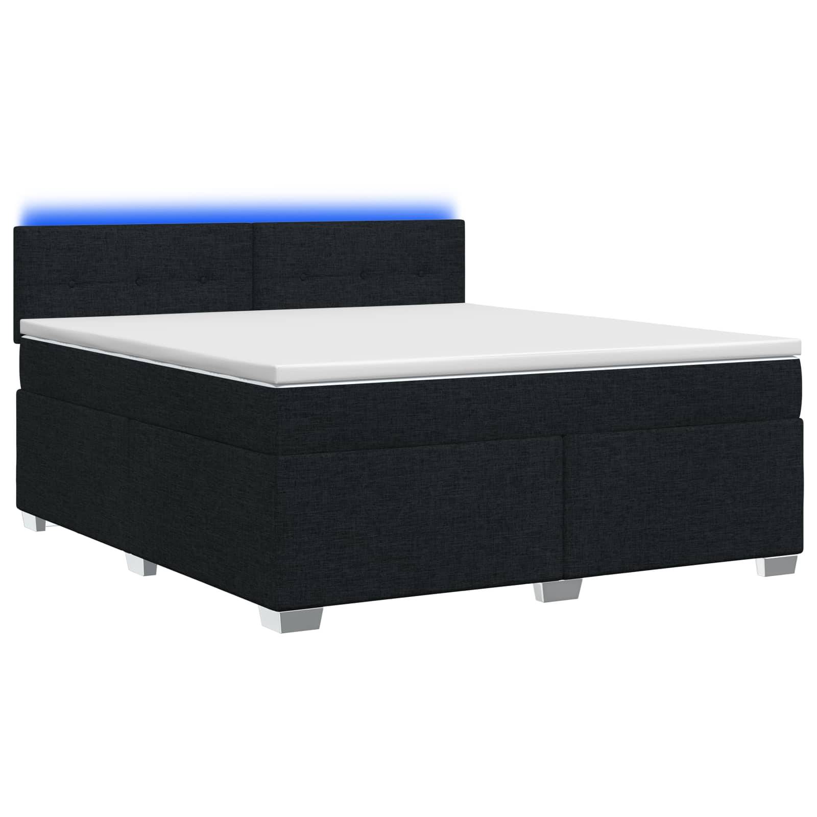 Schwarzes gepolstertes Bett mit weißer Matratze und subtil blau beleuchtetes Kopfteil, gezeigt auf weißem Hintergrund.