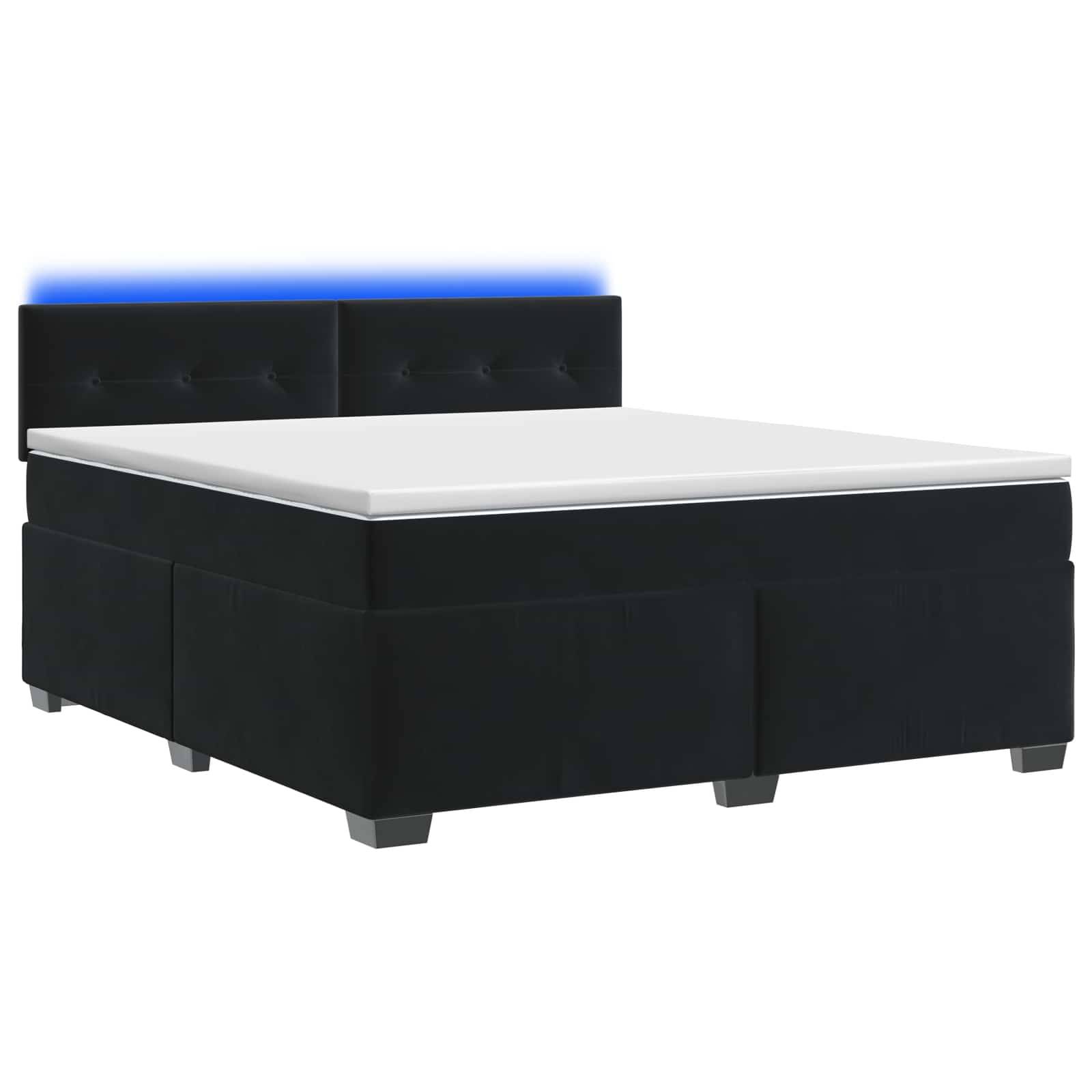 Schwarzes gepolstertes Bett mit weißer Matratze und gestepptem Kopfteil, dargestellt auf weißem Hintergrund mit blauem Glanz hinter dem Kopfteil.