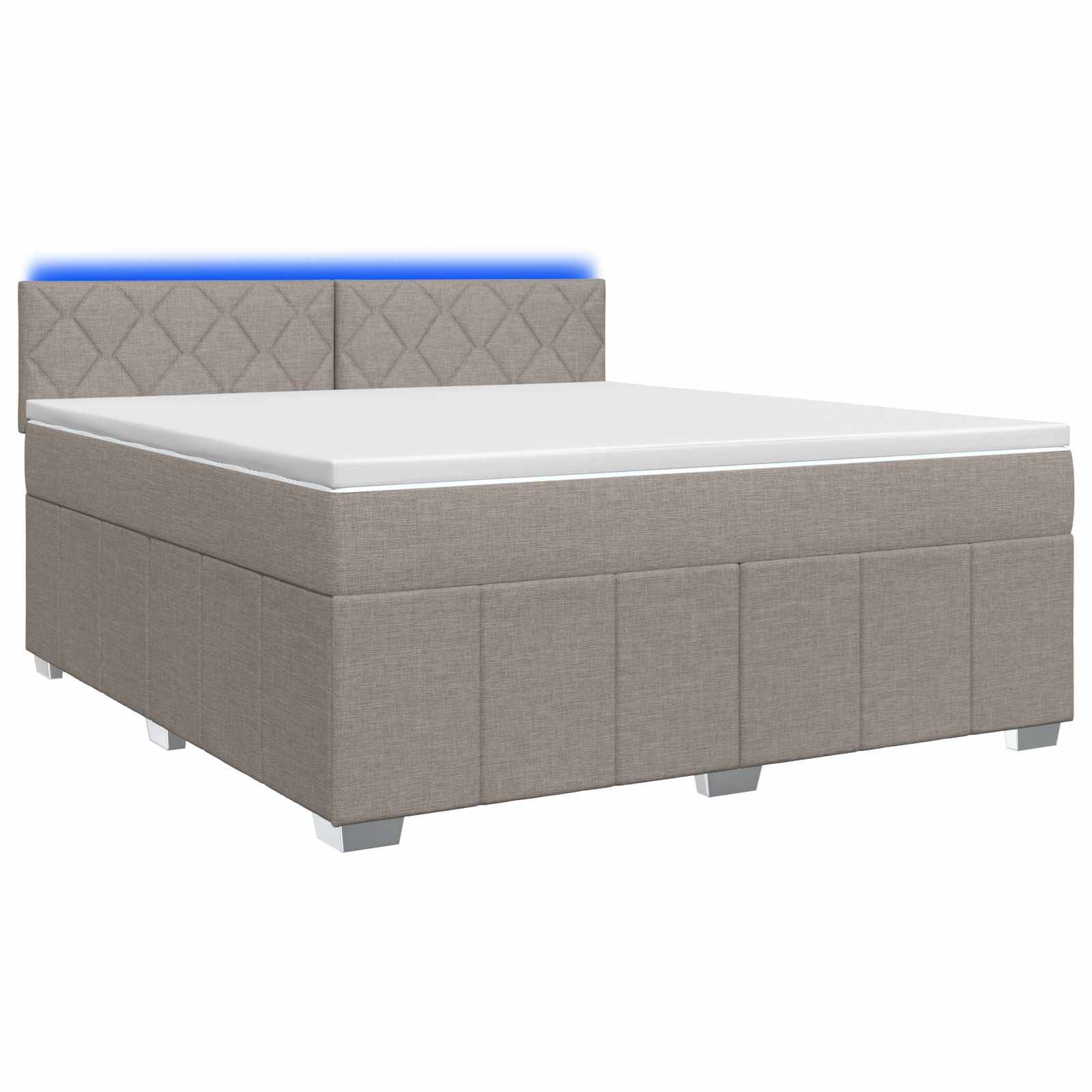 Beige gepolstertes Bett mit weißer Matratze und gepolstertem Kopfteil, gezeigt in einer Studio-Produktansicht.