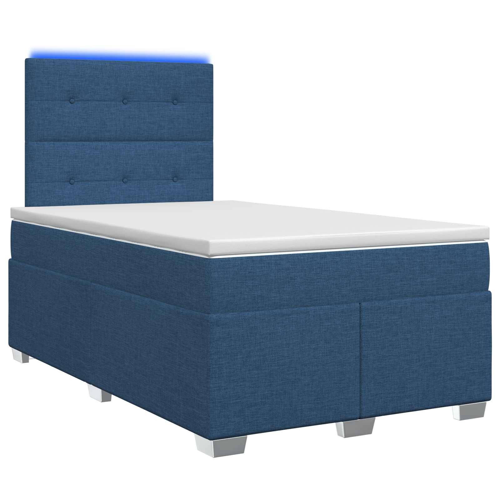 Blaugepolstertes Einzelbett mit weißer Matratze und gepolstertem Kopfteil auf weißem Hintergrund.