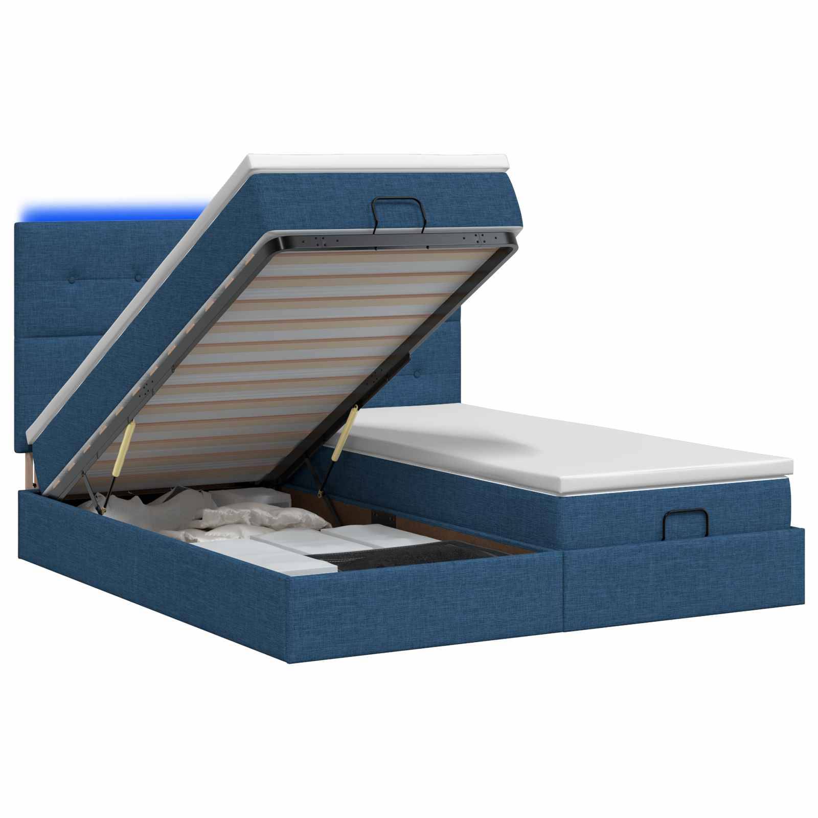 Blau gepolstertes Speicherbett mit der hochgeklappten Matratzenplattform, die den Stauraum unter dem Bett offenlegt.